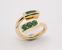 Smaragd Ring mit Kanalfassung und Smaragden
